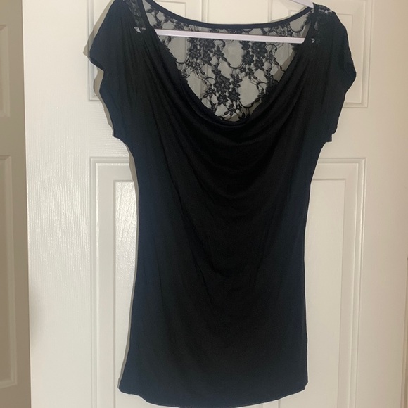 Black short sleeve top with Lace Size: Large. NWT - Picture 3 of 4